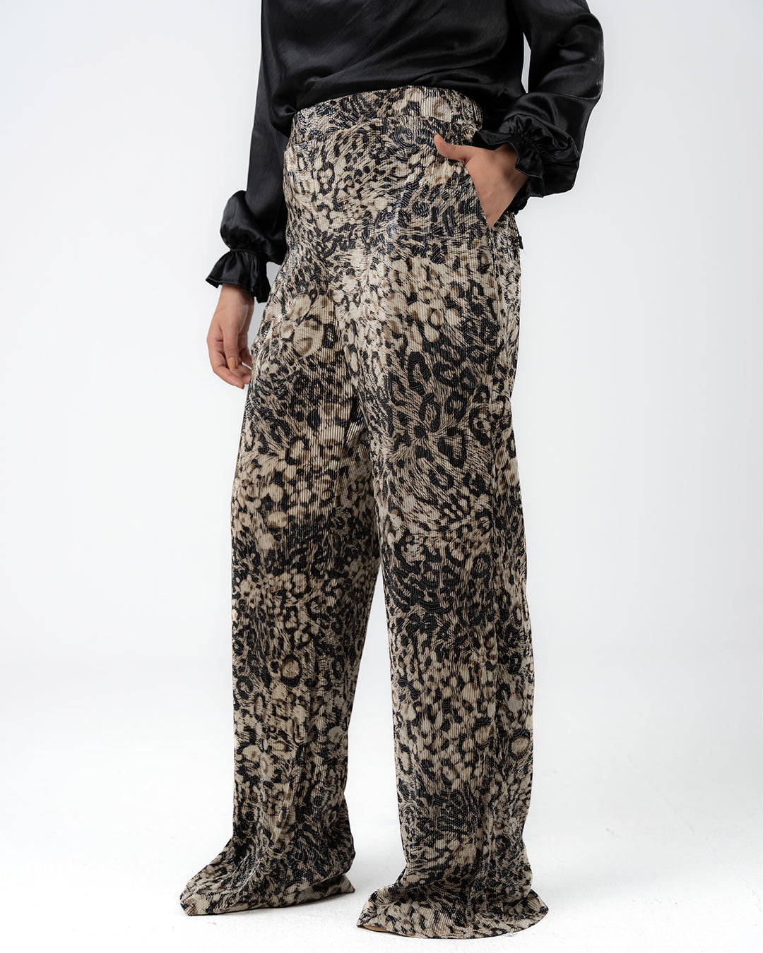 Wide-leg leopard pants